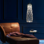 Pro ty, co se nechtějí vzdát dekorativních světel jsme vybrali závěsnou lampu Pinecone (design Paola Navone) od Fontana Arte